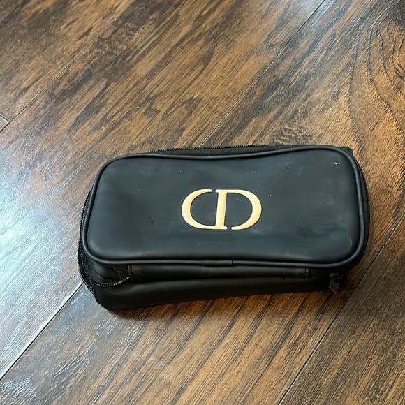 Dior make up bag - Picture 6 of 11